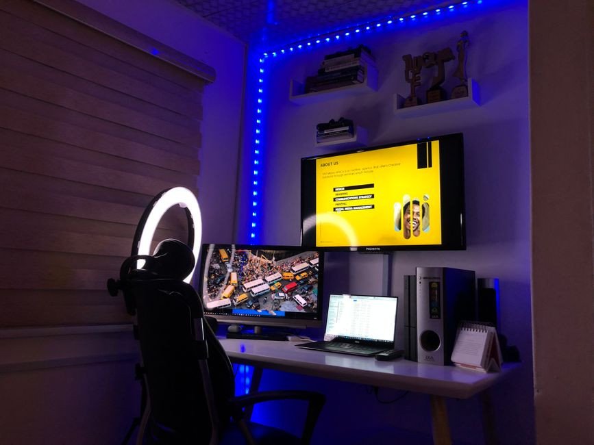 Royal Desktops & Monitors