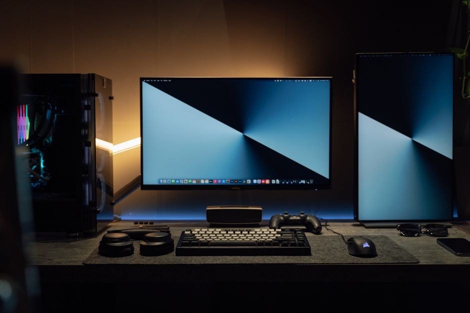 Premium Desktops & Monitors